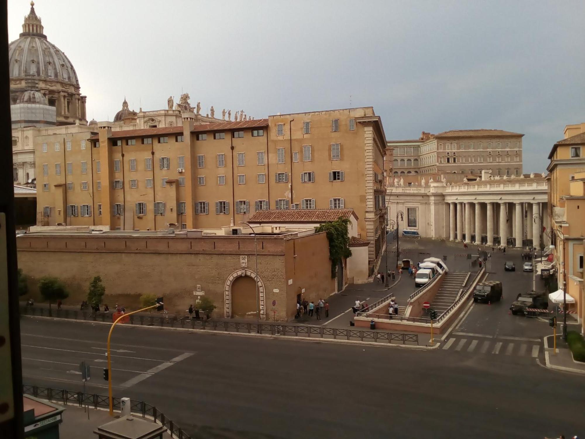 Steps From The Vatican Guesthouse Exterior photo